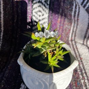 Clear stone-classy brooch/pin.